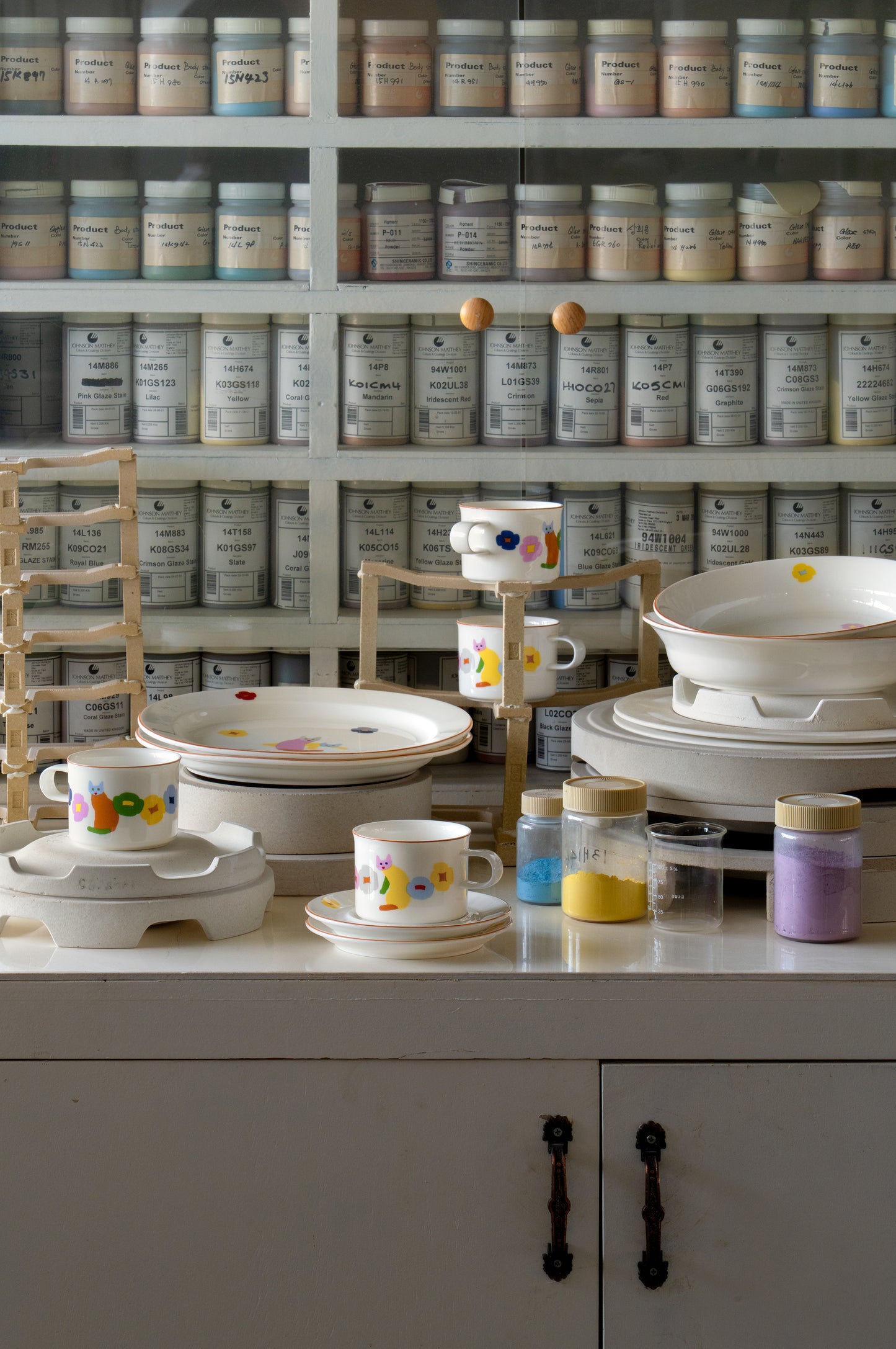 猫と花のオーバルプレート