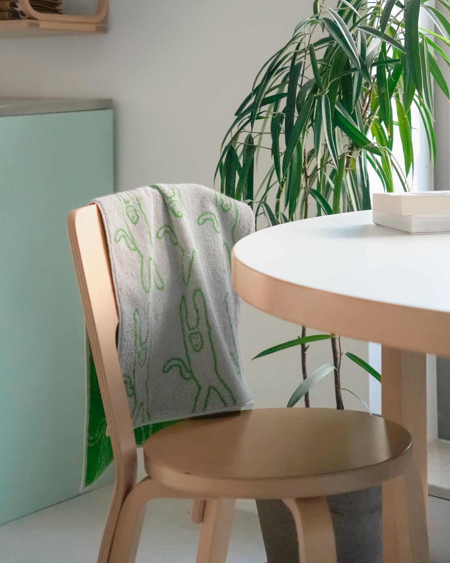 モンキーフェイスタオル - グリーンオングレー