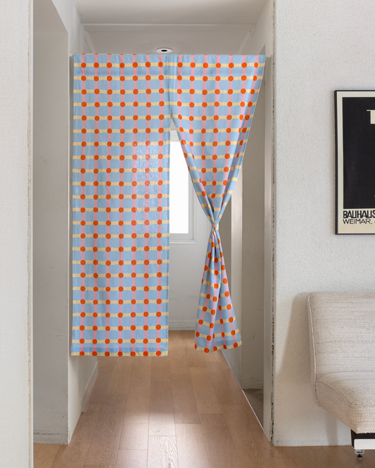 ドットチェック ハロー カーテン - ライトブルーにストロベリー