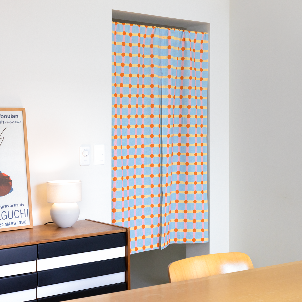 ドットチェック ハロー カーテン - ライトブルーにストロベリー