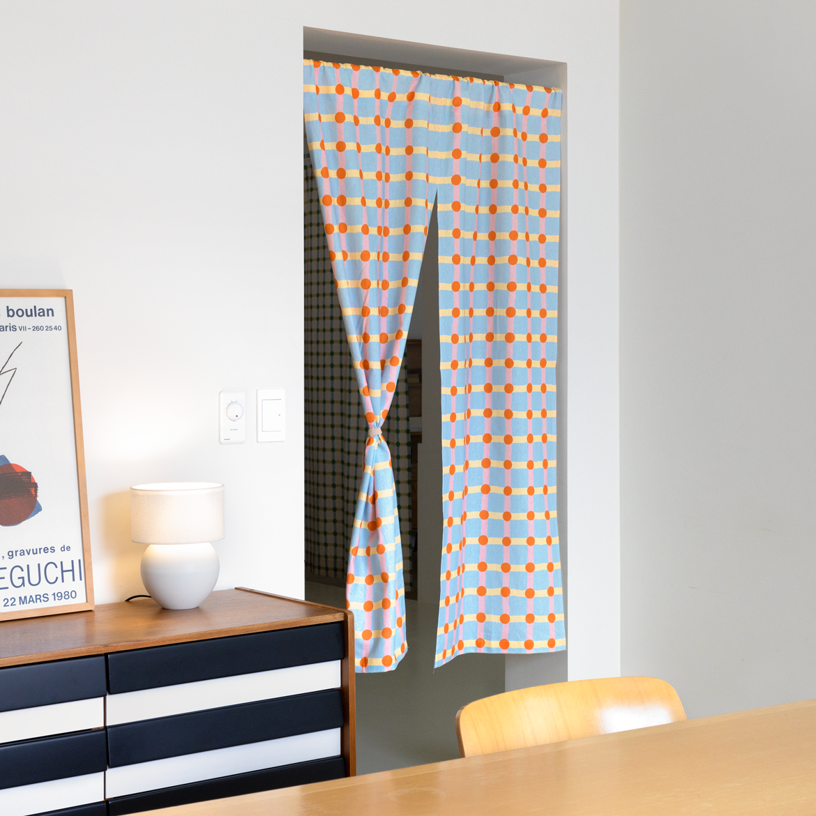 ドットチェック ハロー カーテン - ライトブルーにストロベリー