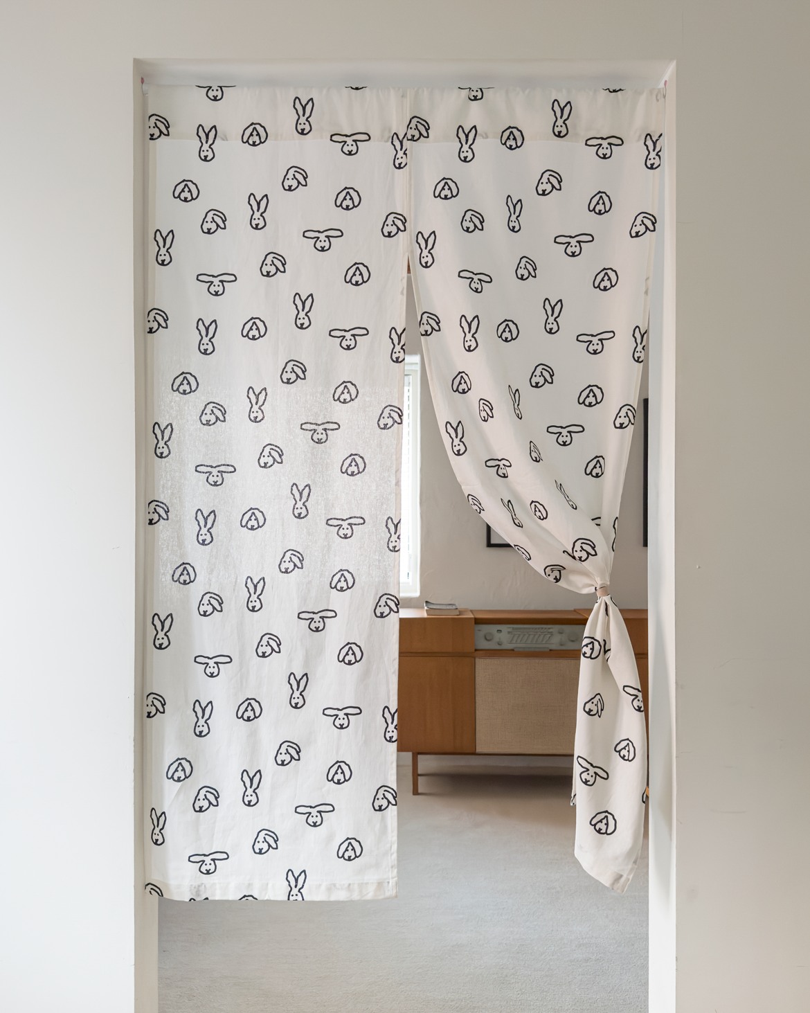 バニーバニーハローカーテン