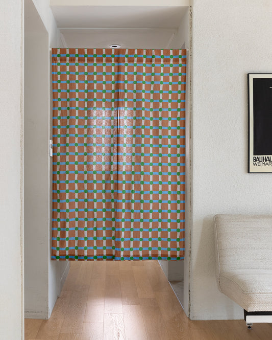 ドットチェック ハローカーテン - レンガの上にグリーン