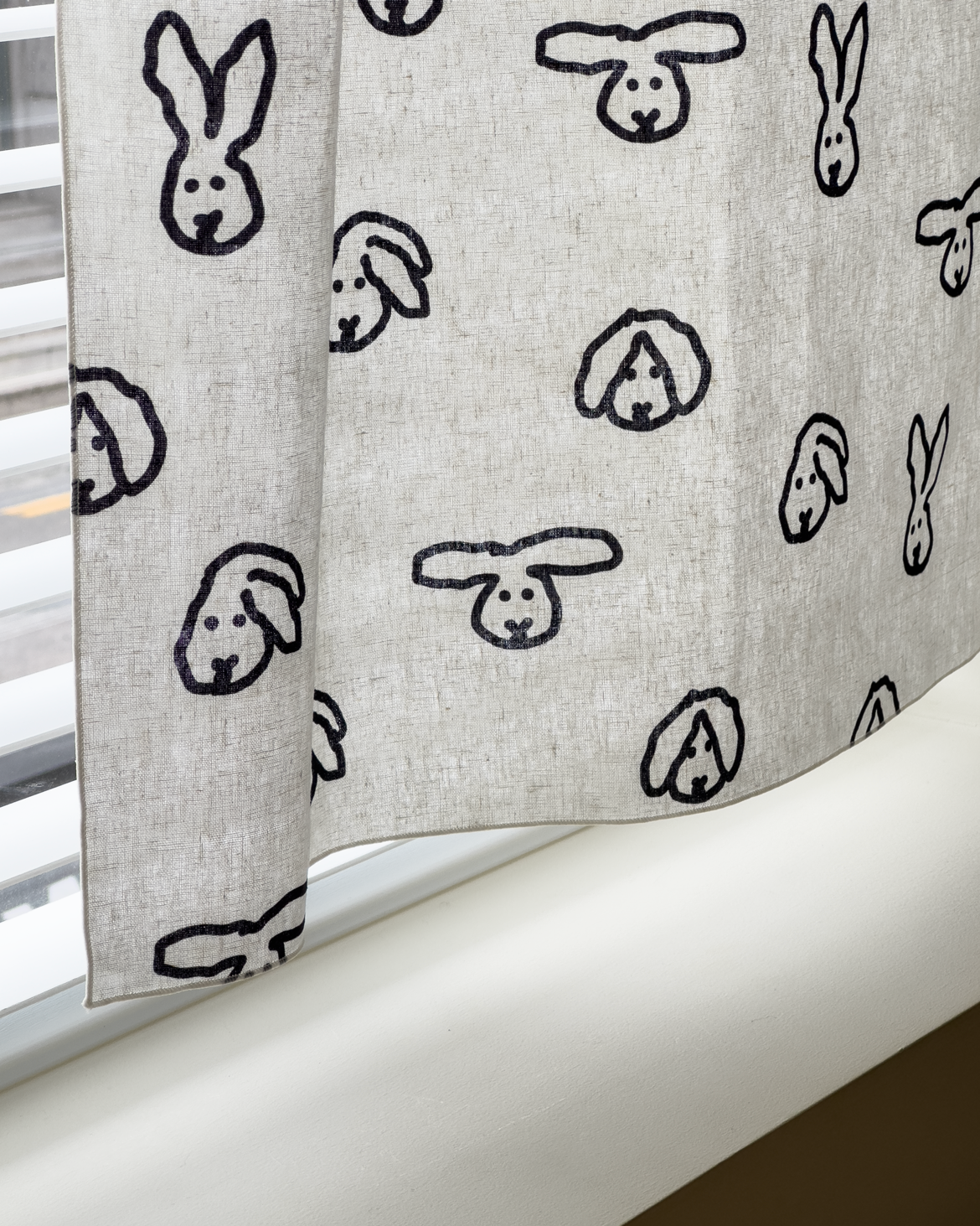 バニーバニーウィンドウカーテン