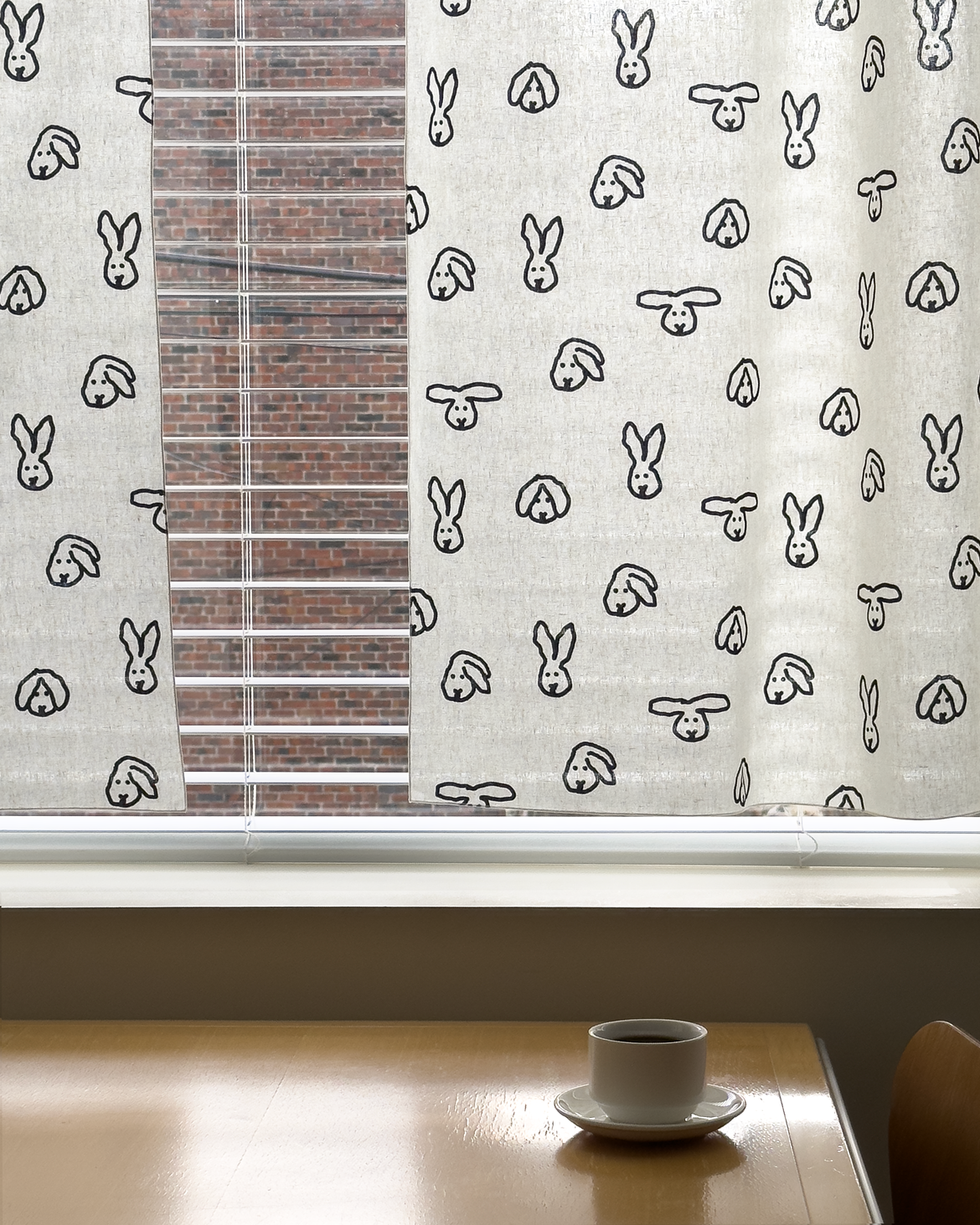 バニーバニーウィンドウカーテン