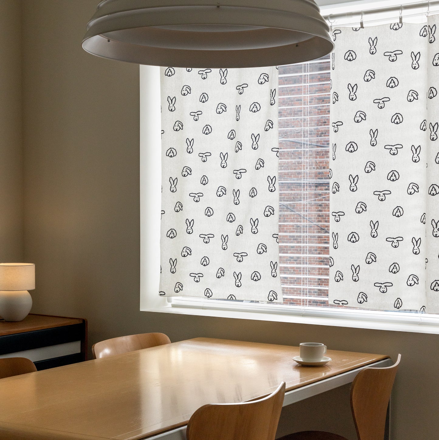 バニーバニーウィンドウカーテン