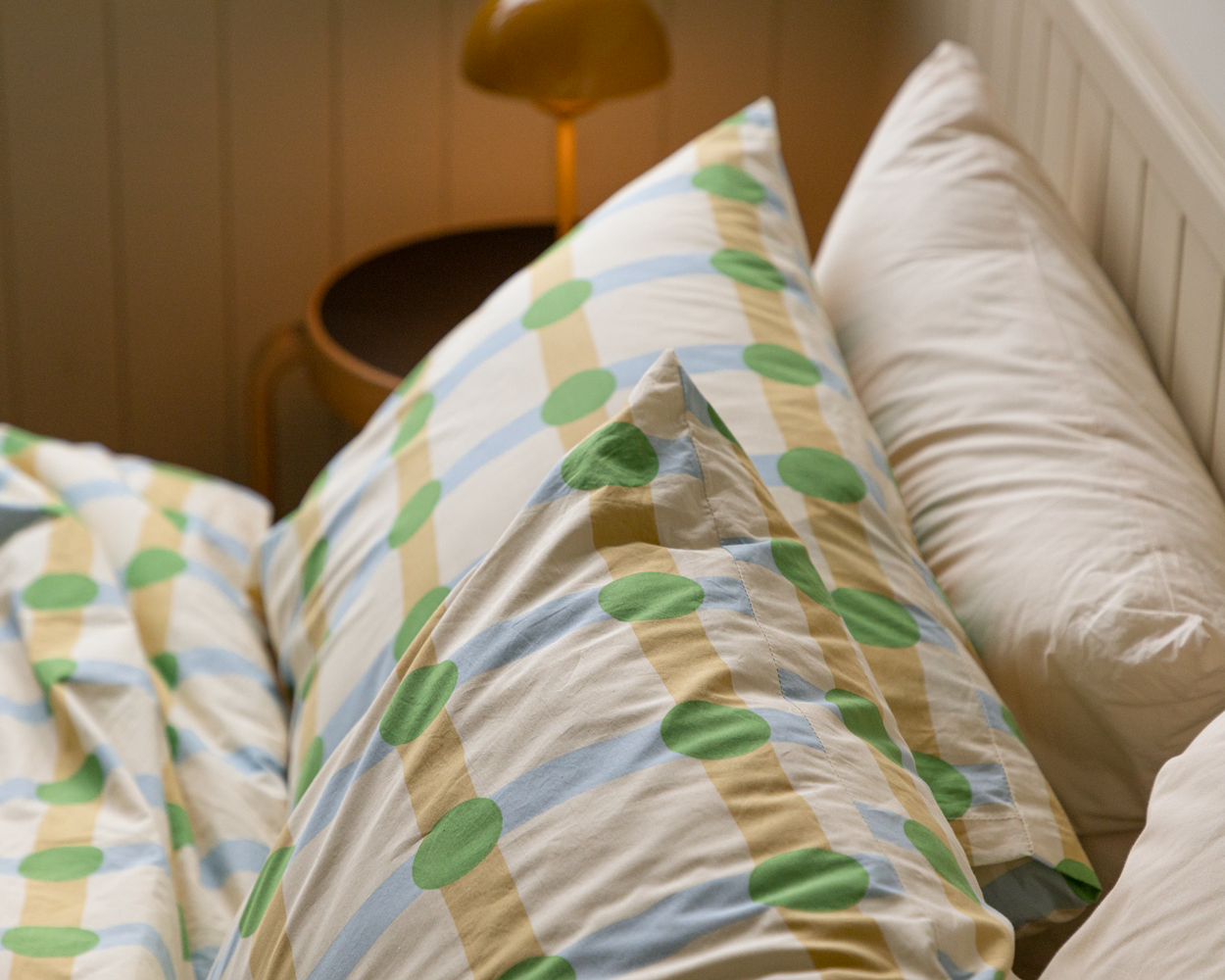 ベージュの掛け布団カバーにドットチェックグリーン