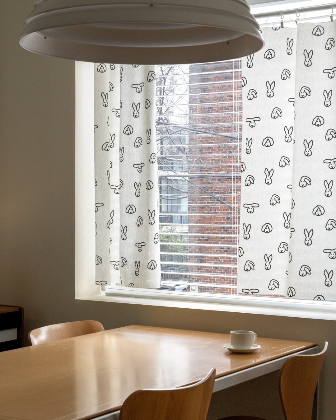 バニーバニーウィンドウカーテン