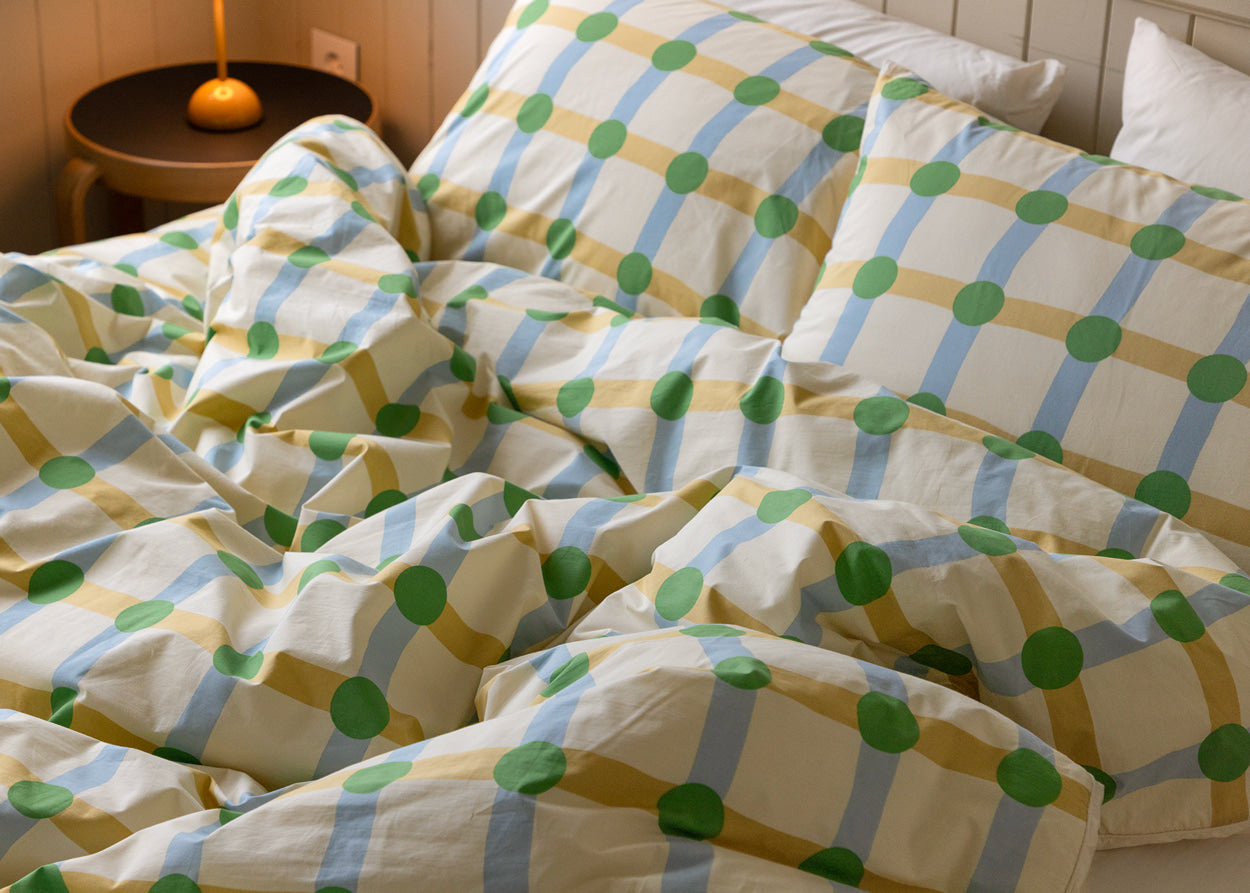 ベージュの掛け布団カバーにドットチェックグリーン