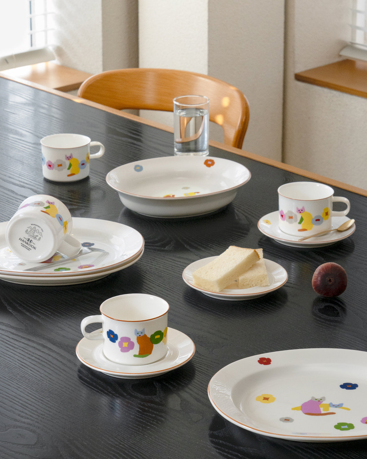 猫と花のマグカップ＆ソーサー