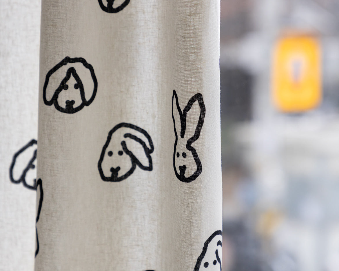 バニーバニーウィンドウカーテン