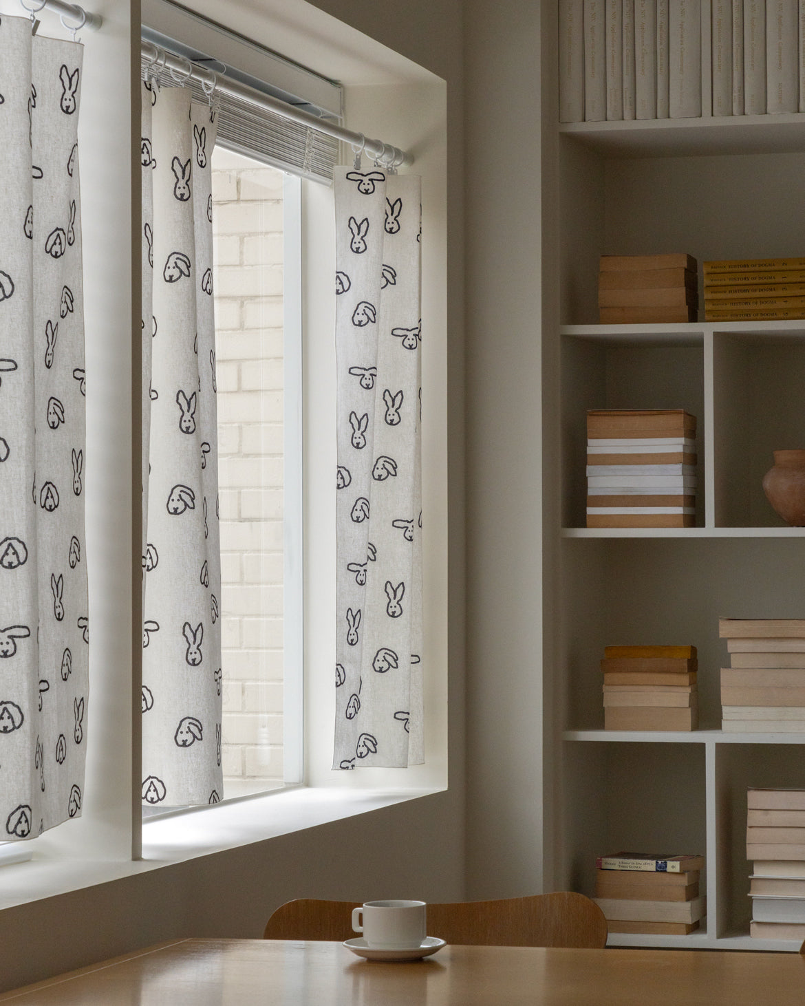 バニーバニーウィンドウカーテン