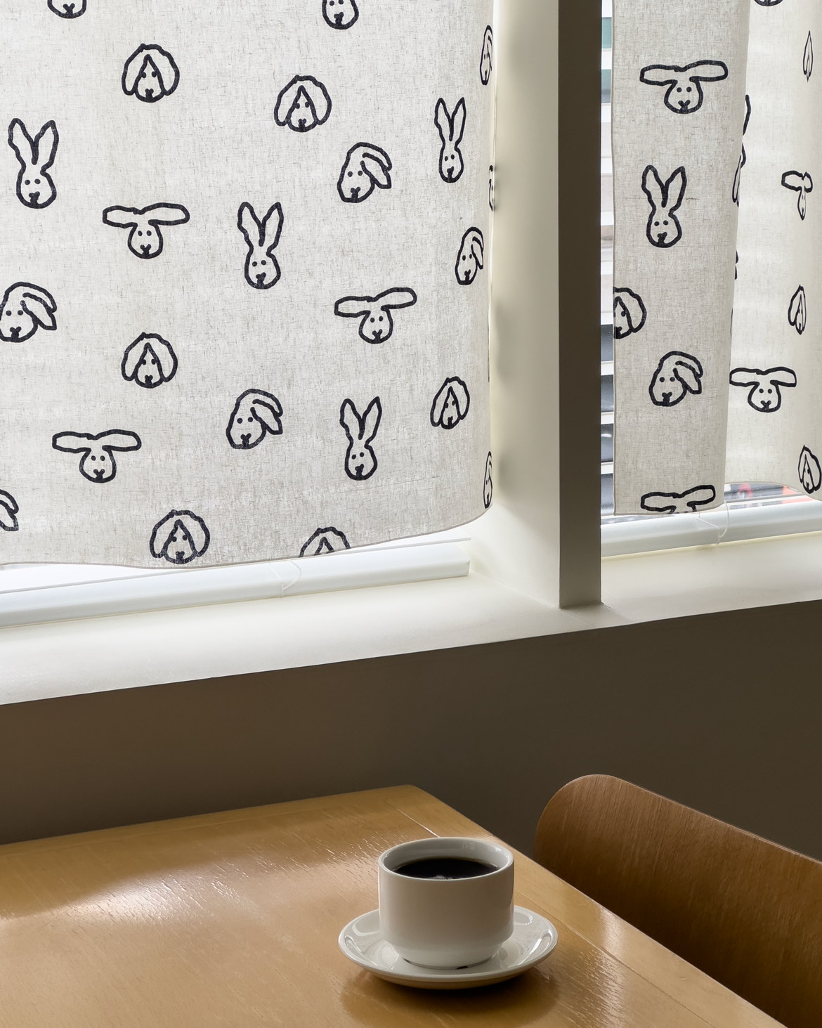 バニーバニーウィンドウカーテン