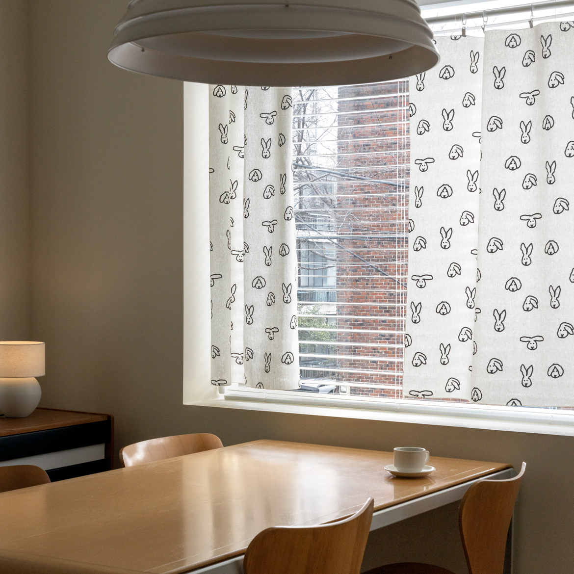 バニーバニーウィンドウカーテン