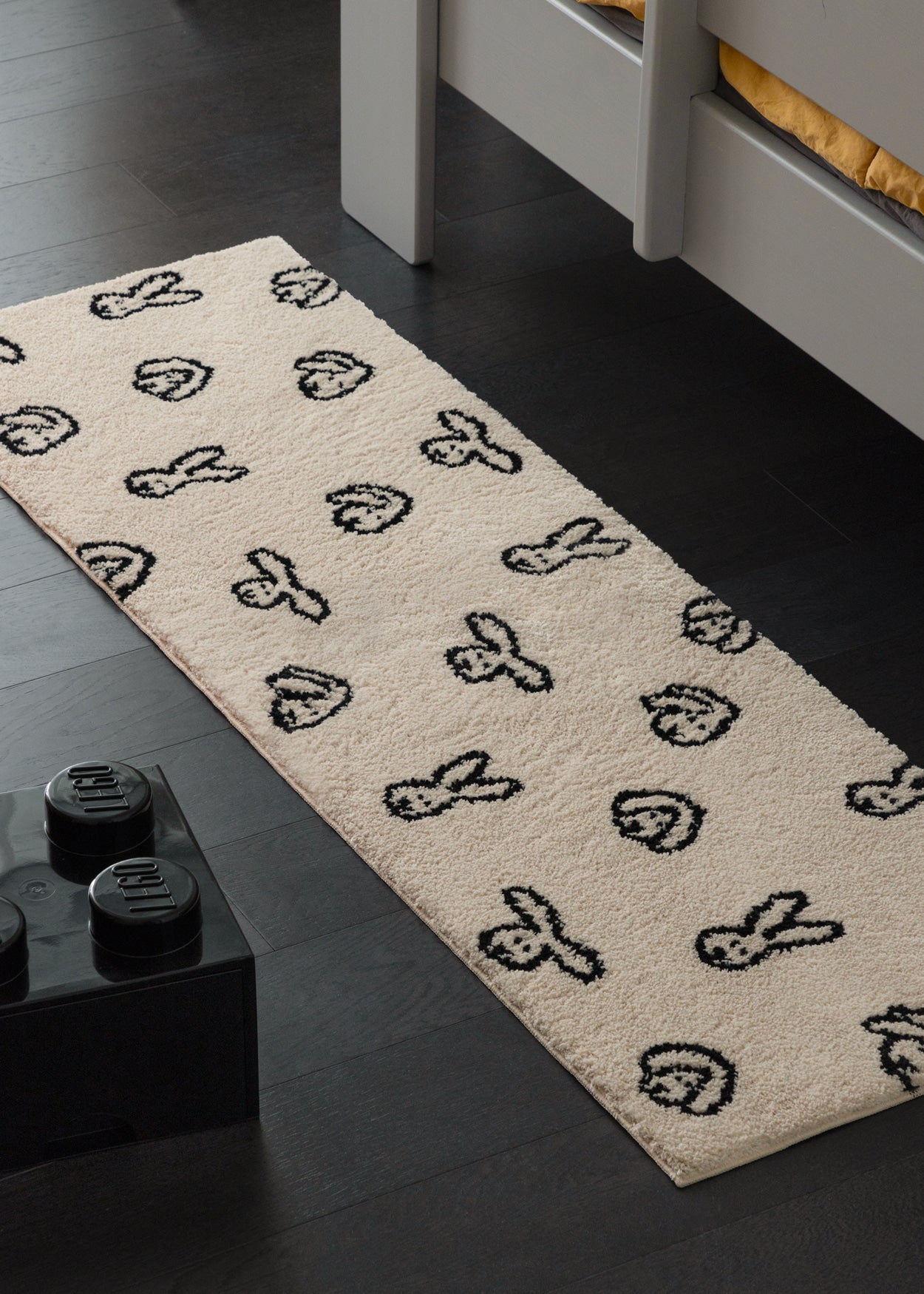 バニーバニーラグ 140x45