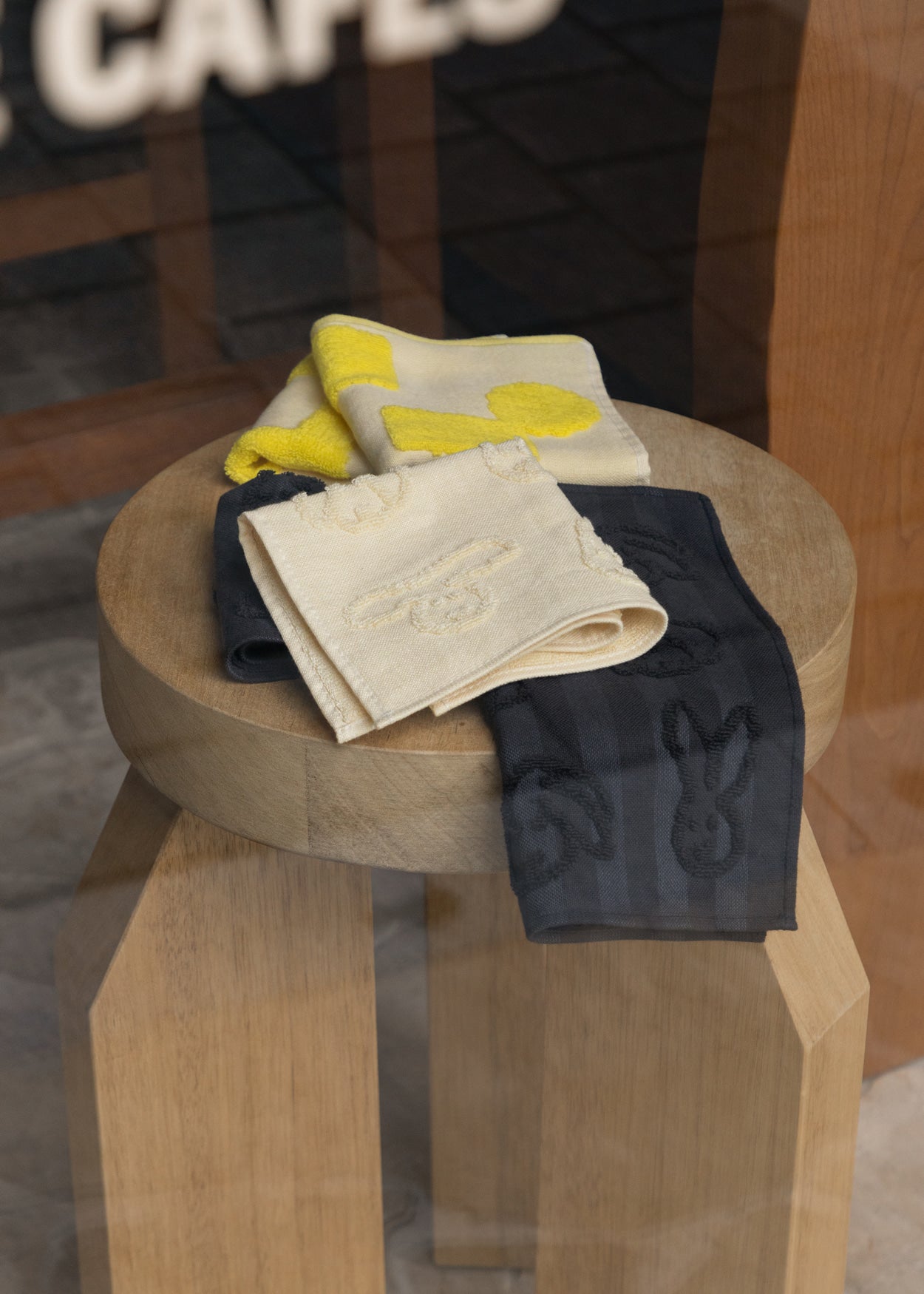 バニーバニーハンドクロス - ブラック