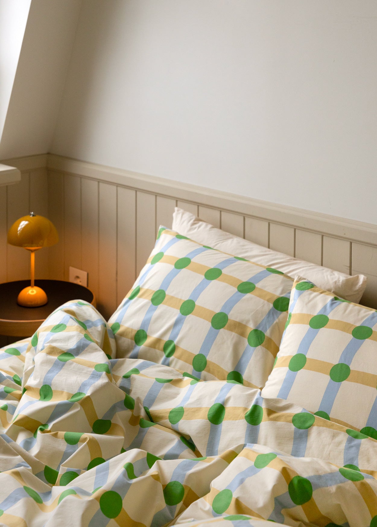 ドットチェックグリーンオンベージュピローケース（2サイズ）