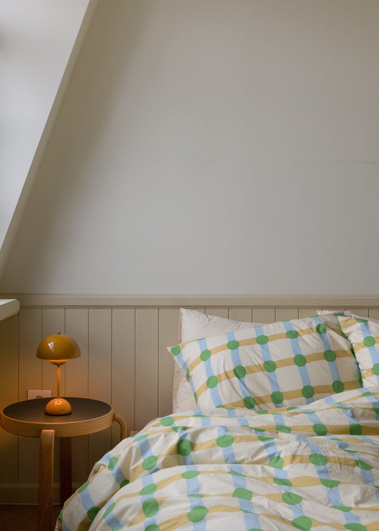 ドットチェックグリーンオンベージュピローケース（2サイズ）