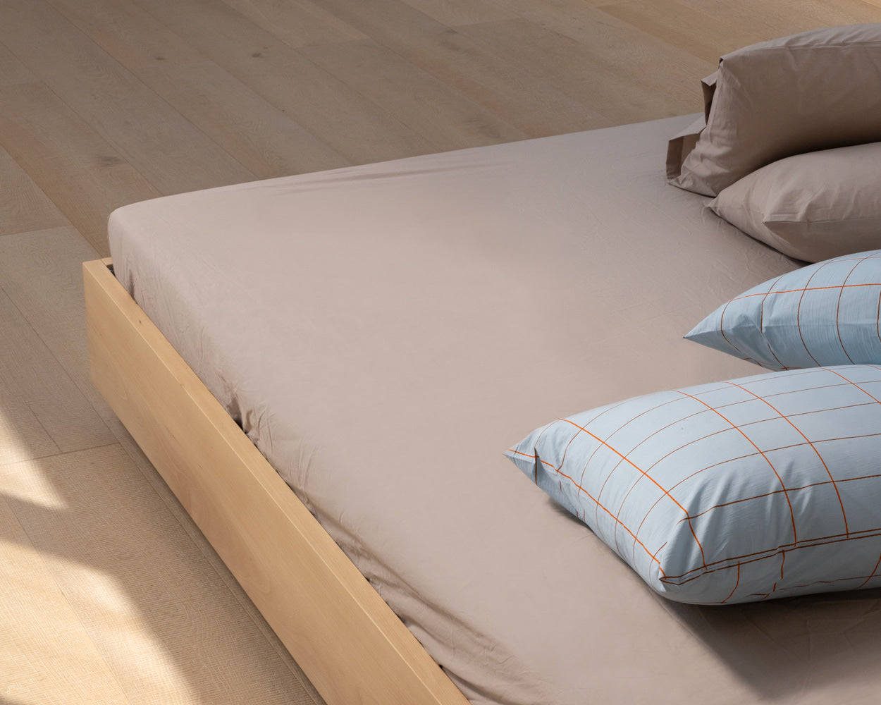 ディープベージュのフィットシーツ