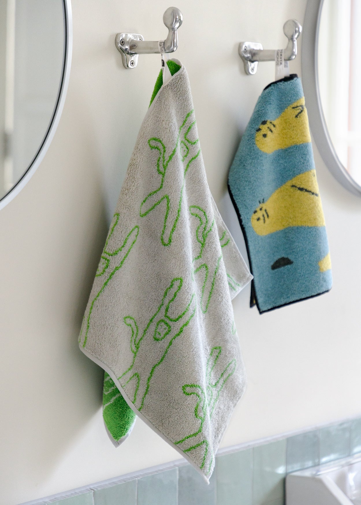 モンキーフェイスタオル - グリーンオングレー