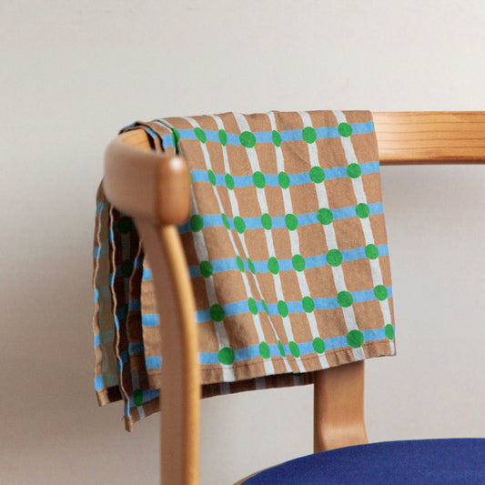 ドットチェックキッチンクロス - レンガの上にグリーン