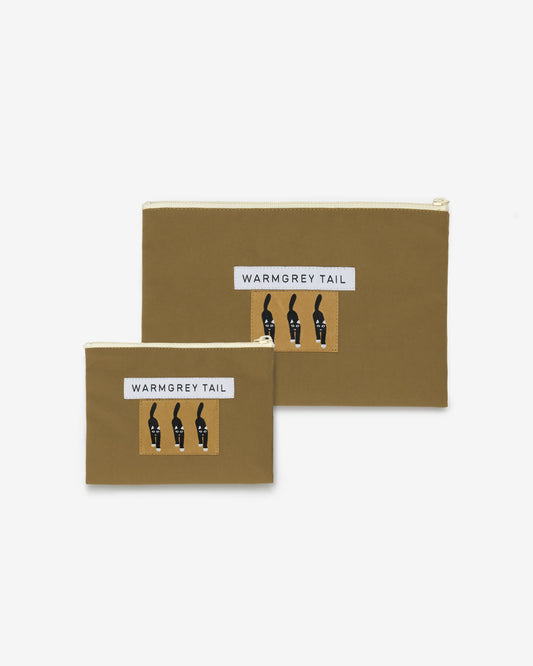 キャットカミングレーベル フラットポーチ - キャメル (2サイズ)