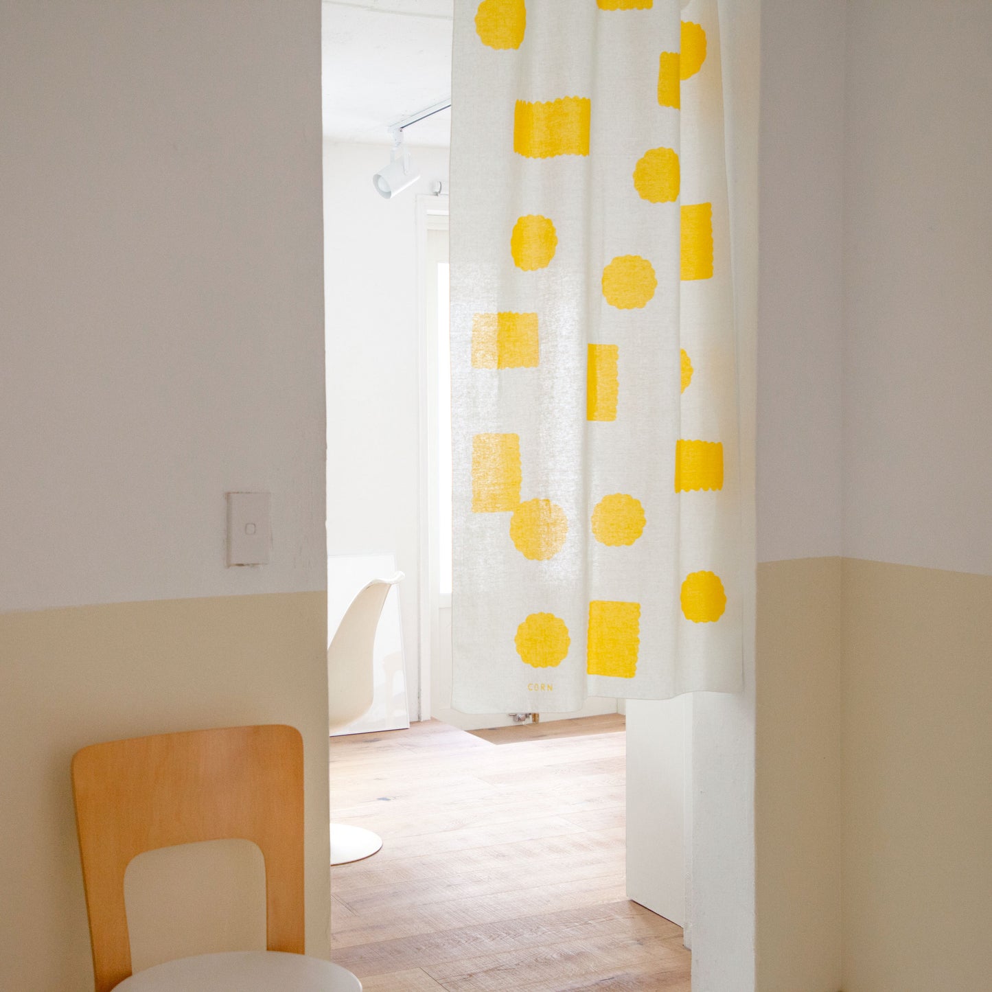 コーンドアカーテン