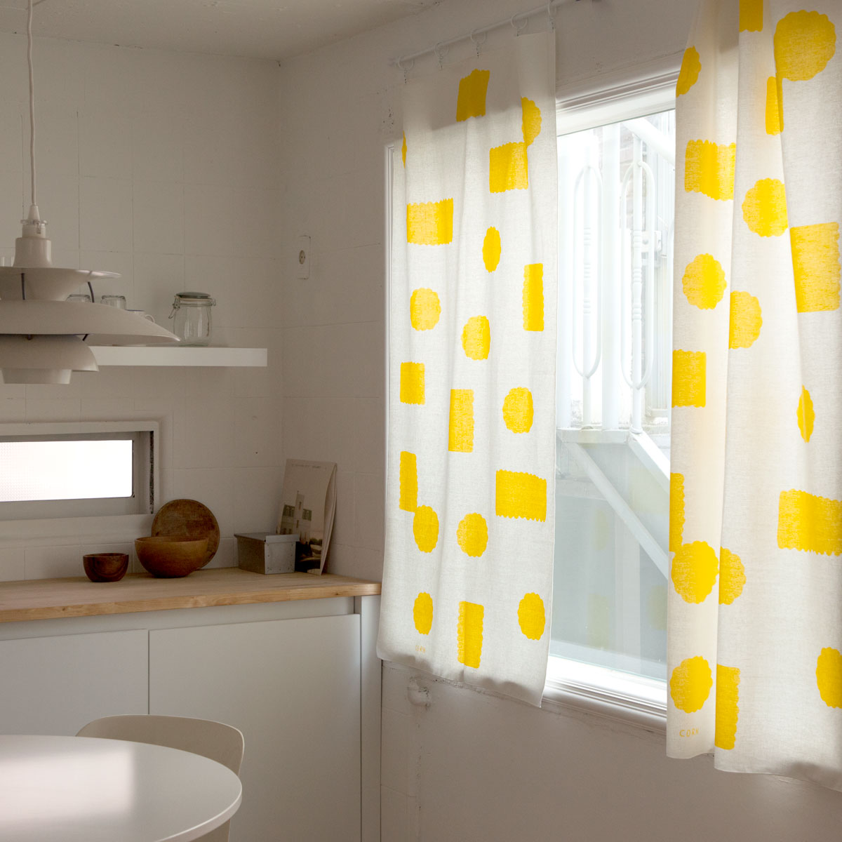 コーンドアカーテン