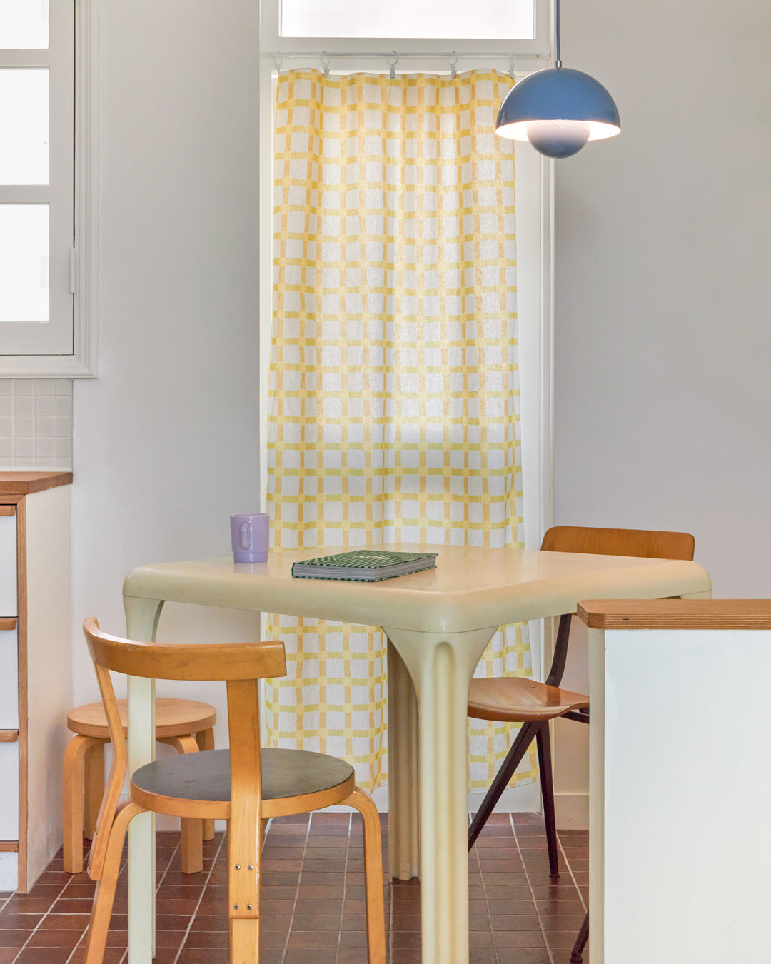 ドットチェック ドアカーテン - レモンオンウォームグレー
