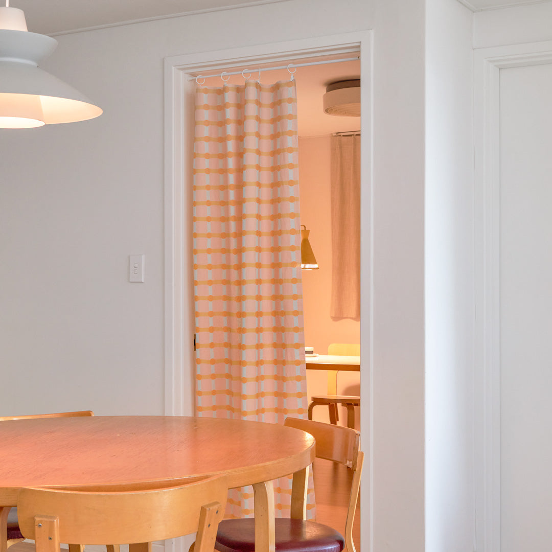 ドットチェックドアカーテン - オレンジとピンク