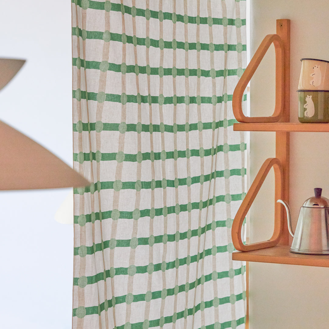 ドットチェック柄ドアカーテン - 淡いグリーンと白