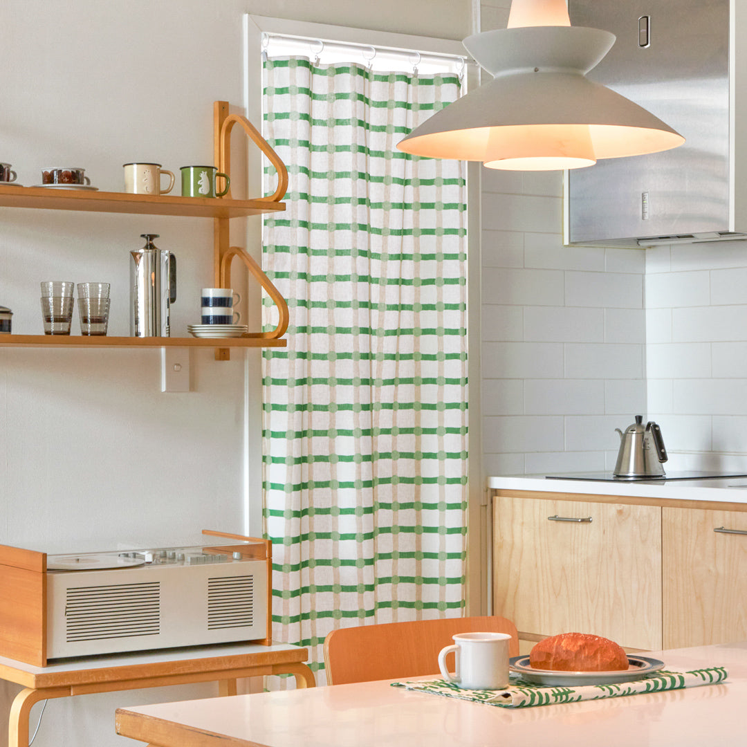 ドットチェック柄ドアカーテン - 淡いグリーンと白