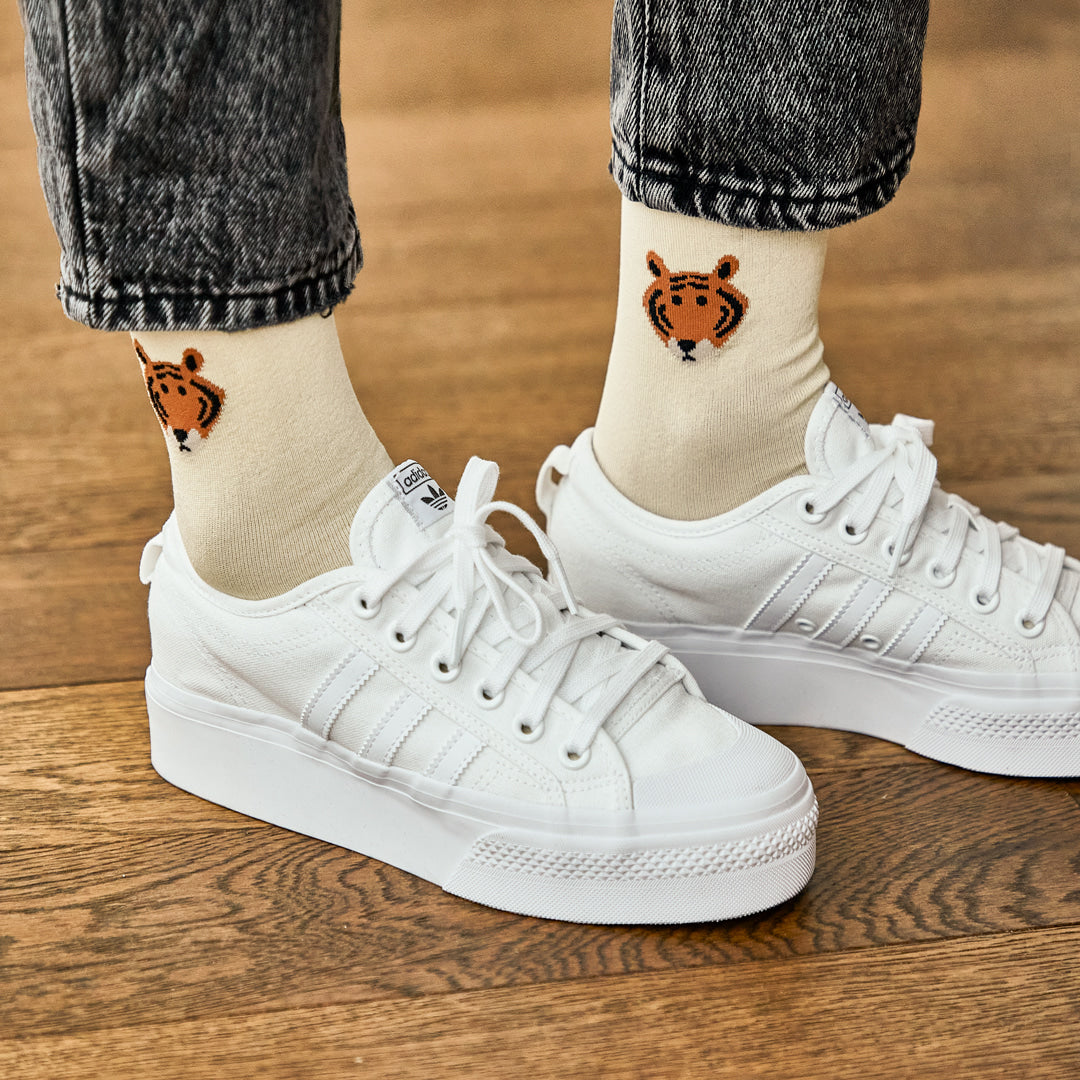 タイガーソックスに会う - アイボリー